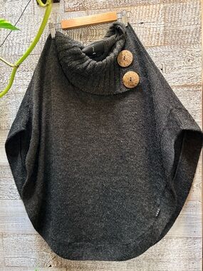 Urku | Ecuadorian Alpaca Wool-Blend Pull-On Cowl Poncho - O/S, Gray